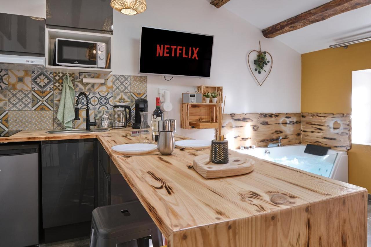 Place Carnot - Studio Tout Equipe Avec Jacuzzi Proche Toutes Commodites قرقشونه المظهر الخارجي الصورة